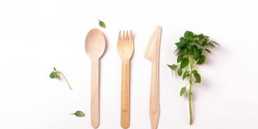 How can wooden cutlery benefit the enironment and humans